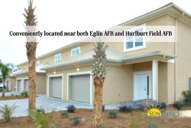 Building Photo - Nice 3 Bedroom Townhouse in The Palm Reserve