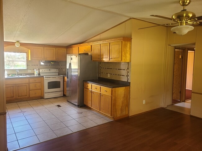 Photo - 460 Dowdy Rd