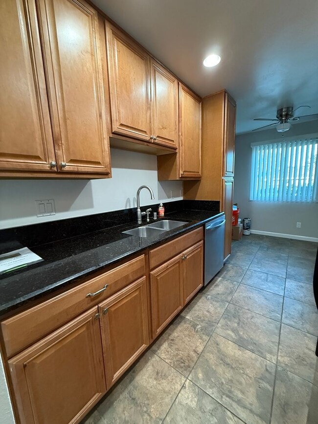 Photo - Excellent 2 bedroom 2 bathroom single story condo with private backyard. Unidad 19