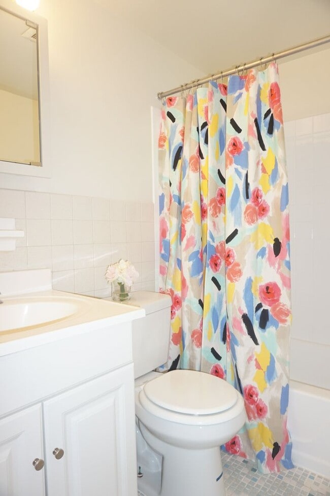 Photo - Bishop Hill Apartments