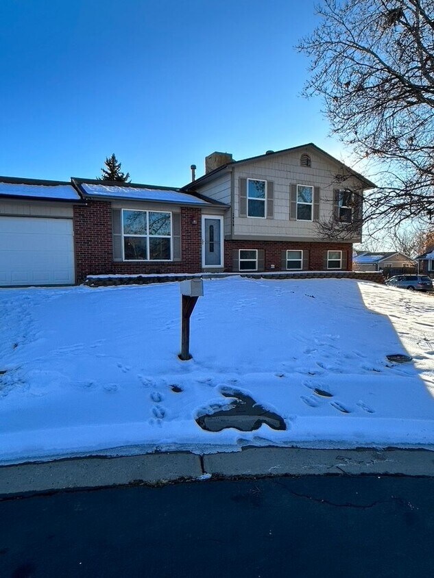 BEAUTIFUL UPDATED 3 BR/2 BA HOME IN AURORA... - BEAUTIFUL UPDATED 3 BR/2 BA HOME IN AURORA...