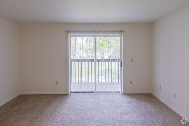 2BR, 2BA - 800 SF