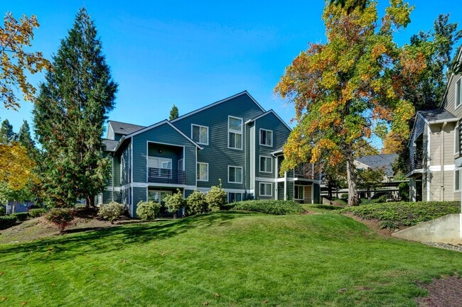 Masters Apartments Aloha OR grounds - Masters Apartments