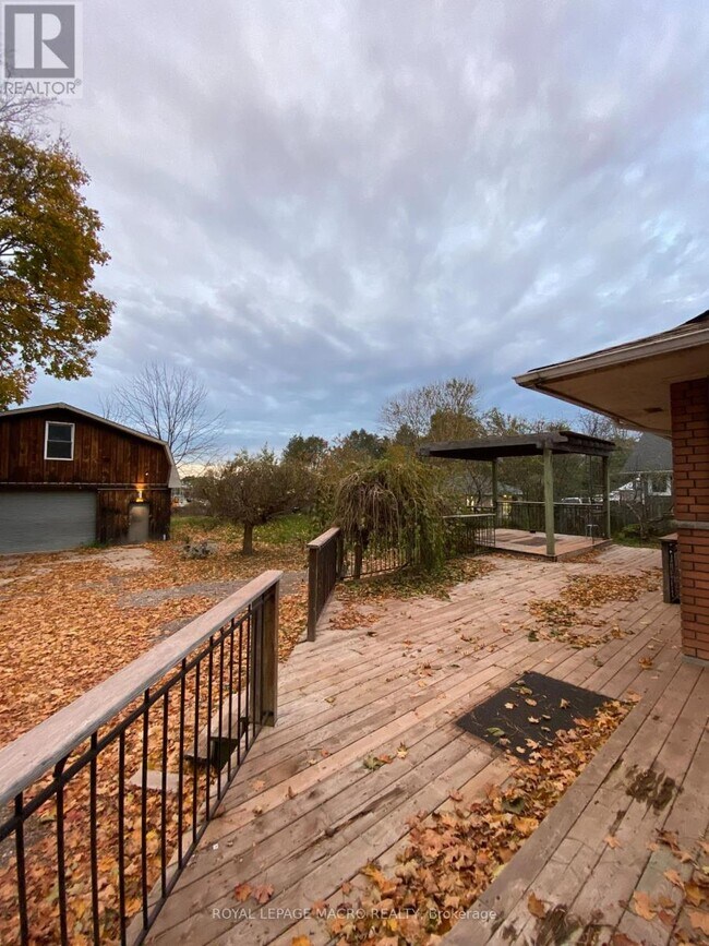 Photo - 260 Main St W