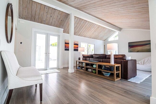 Photo - 103 W Sandpiper Cir