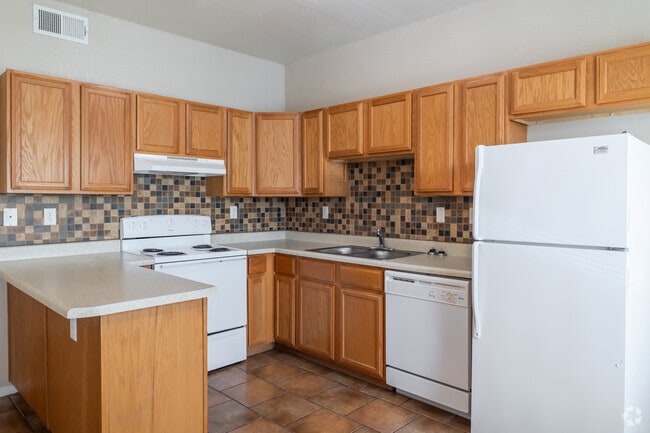 Classic - 2BR, 1BA - 822SF - Kitchen