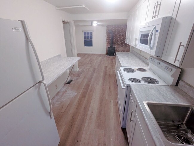 Photo - 3 & 4 Bedroom Units Just Steps from WWU Unidad #B