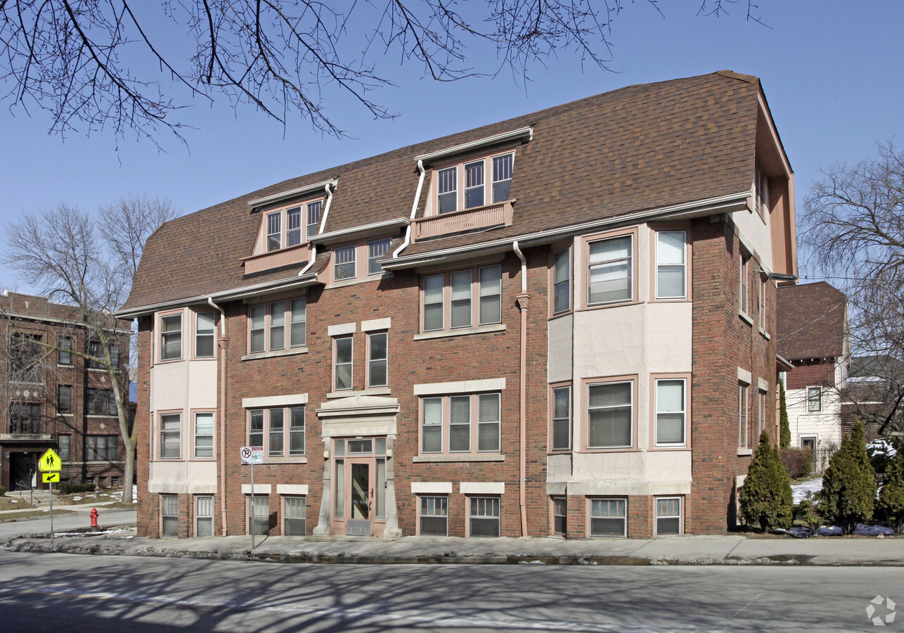 1704 E Locust St - 1704 E Locust St Apartments