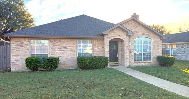 Building Photo - Beautifully Designed Home Will be available by July 20th! New Flooring throughout