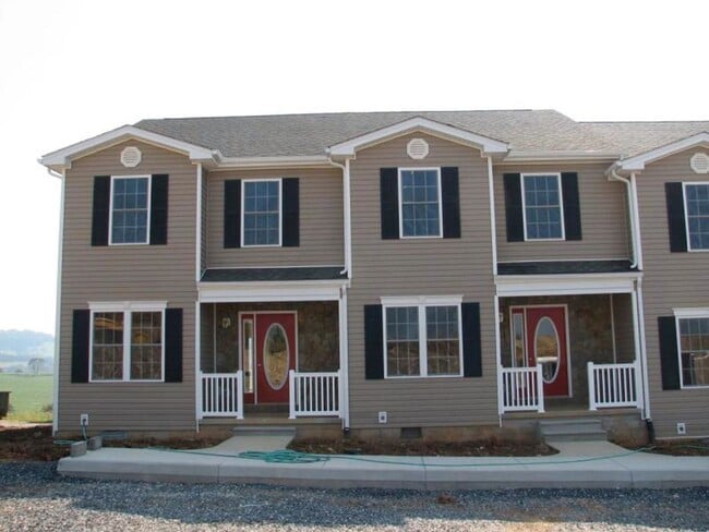 Building Photo - 3BR, 2 ba townhouse in the Pinnacles with views