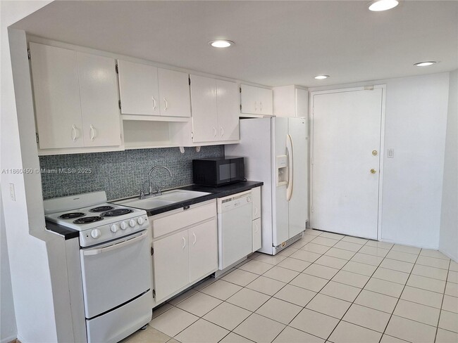 Photo - 1351 NE Miami Gardens Dr Unit 1222E