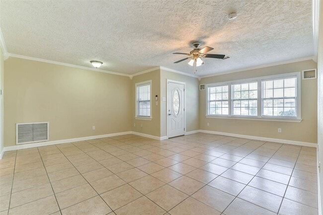 Photo - 11 Lyncrest Dr