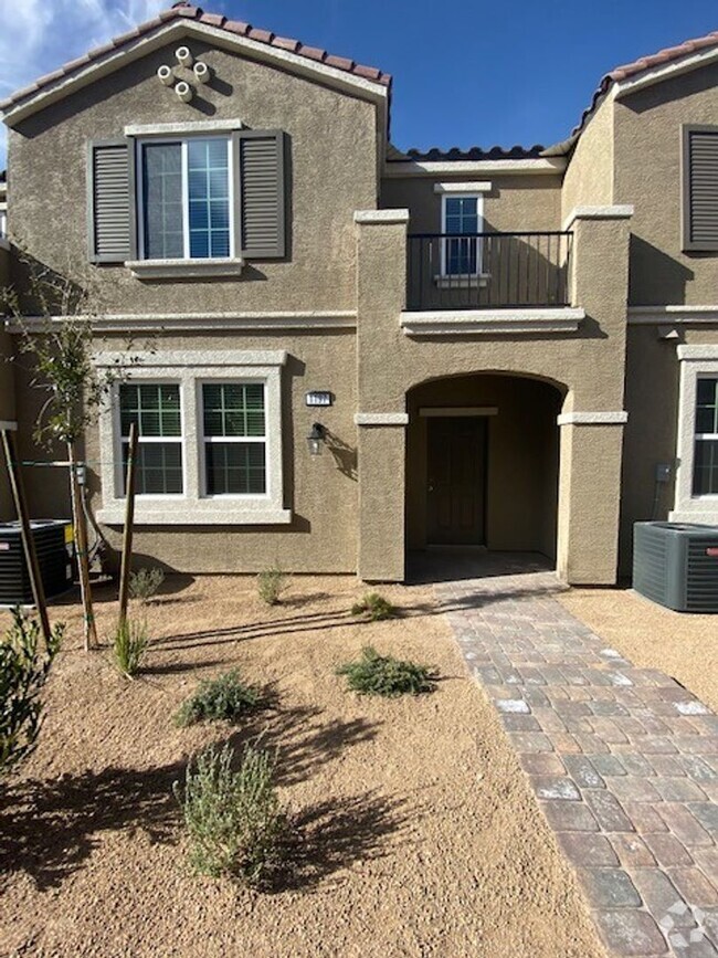 Building Photo - HENDERSON TOWNHOUSE! 3 BEDROOM PLUS LARGE ...