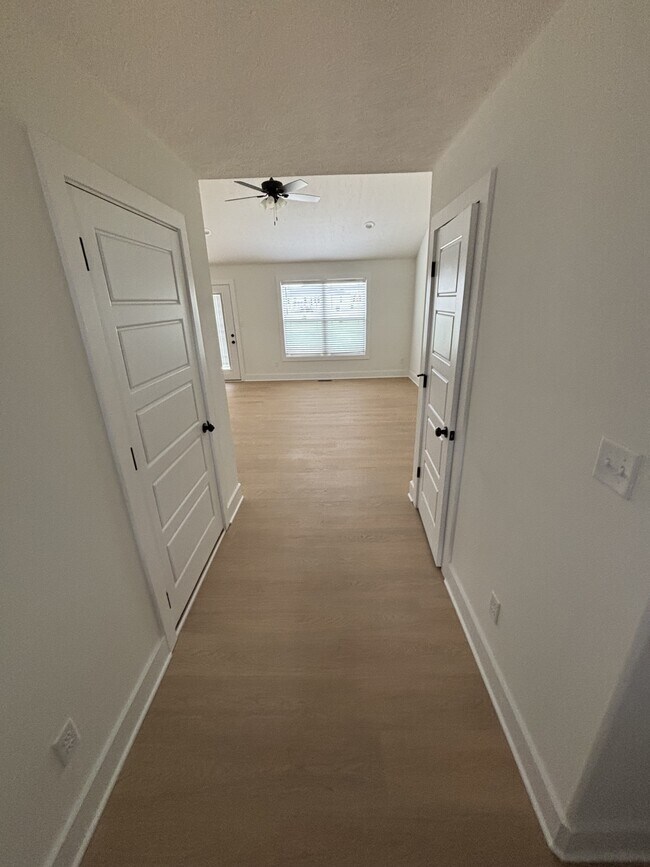 Photo - 921 Alberta Dr