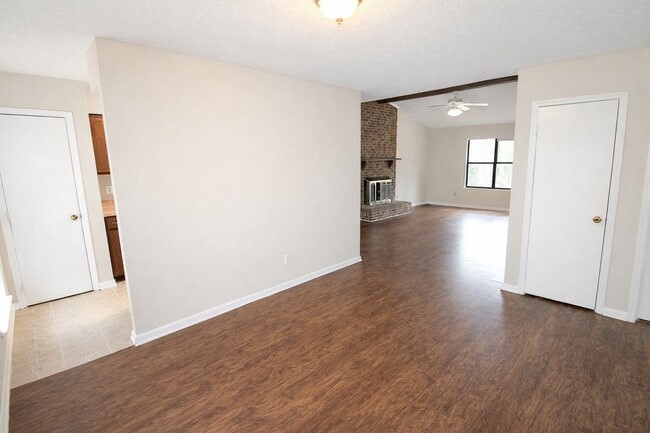 Photo - 2 Bedroom Ranch Home W/ Fenced In back yard