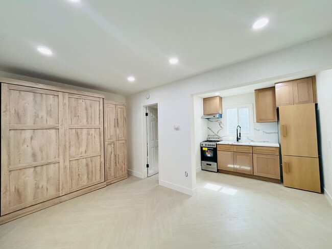 Building Photo - Rose Ave Unit Studio Rental