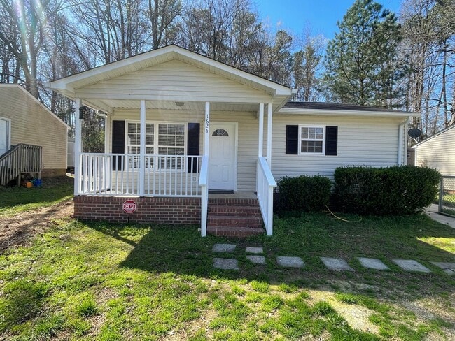 Building Photo - Modern Charm in Rock Hill: Fully Renovated 2-Bedroom Home with Brand New Appliances
