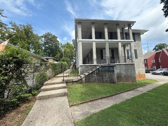 Building Photo - Updated 2-Bedroom Unit 1 Rental