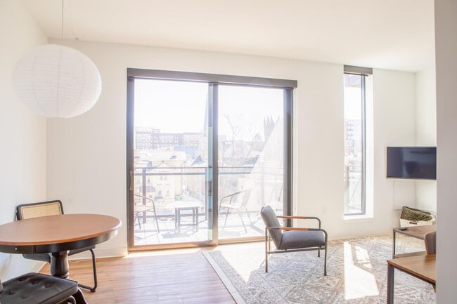 Photo - 1237 N Van Buren St Unidad ID1379020P