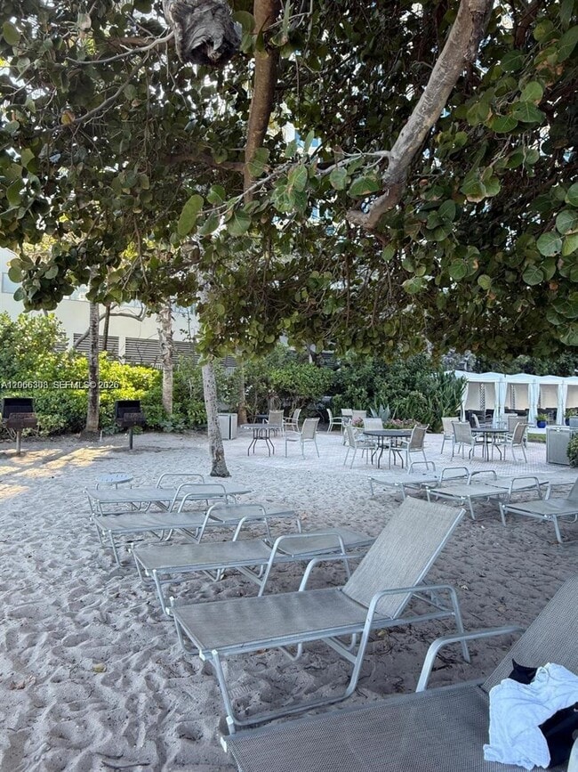 Building Photo - 3001 S Ocean Dr Unit 107