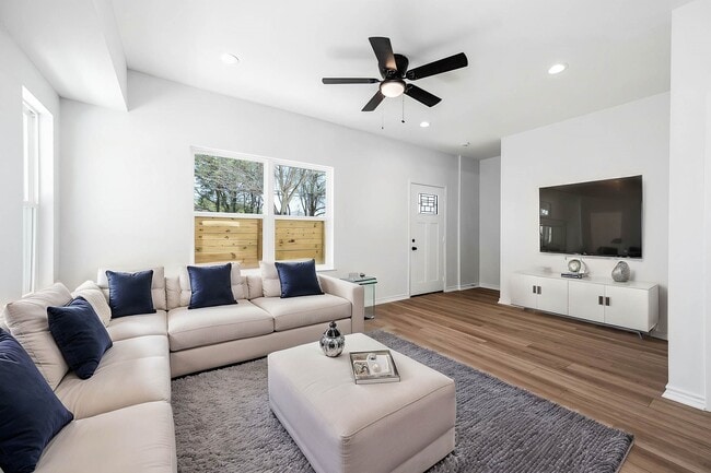 Building Photo - 2018 Hampton St Unit B