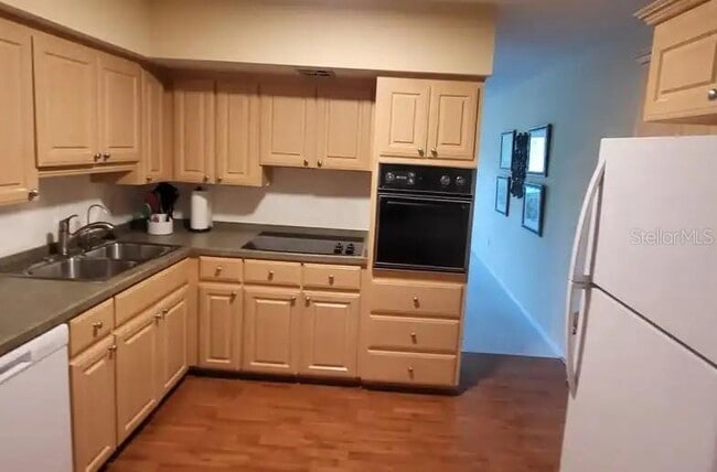 Building Photo - 2043 Denmark St Unit 53