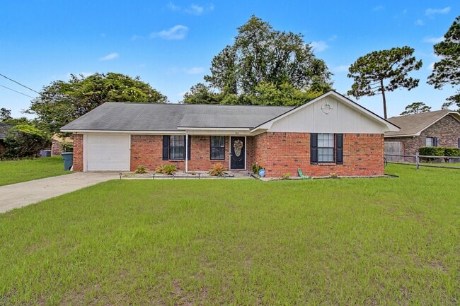 Building Photo - 703 Woods Ct