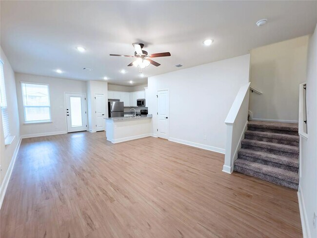 Photo - 13837 Enzo Gate