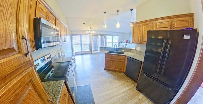 Building Photo - Fenced In Yard + Patio + Pet Friendly + Stainless Steel Appliances + Granite Countertops! Availab...