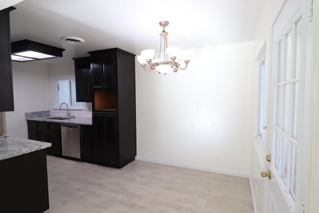 Photo - 1086 Springfield Dr