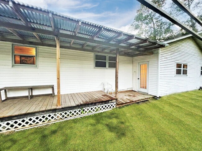 Comfortable Home with a Backyard - Bolivar St - Comfortable Home with a Backyard - Bolivar St