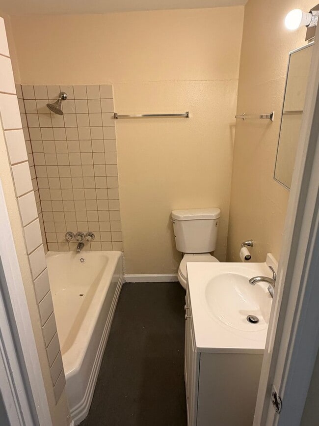 Photo - Newly Renovated 1BD/1BA with Washer/Dryer and shared backyard