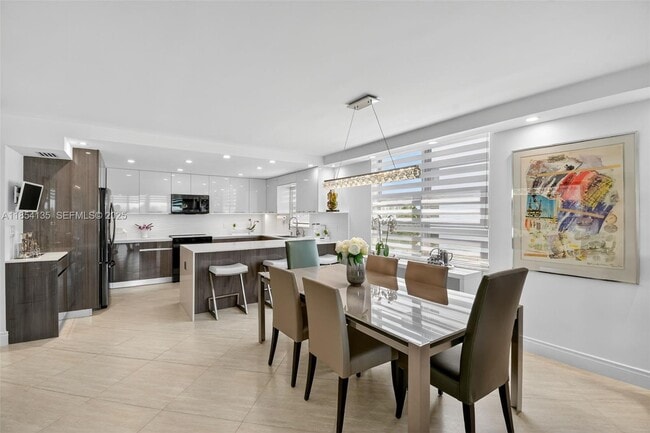 Building Photo - 9250 W Bay Harbor Dr Unit 5A