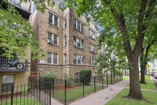 Building Photo - 5020 N Harding Ave Unit 3