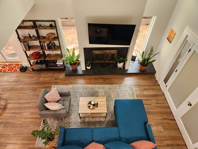 Living room - 1333 S Ponce de Leon Ave NE Unidad S