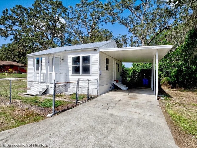 Photo - 1911 Roseland Ave