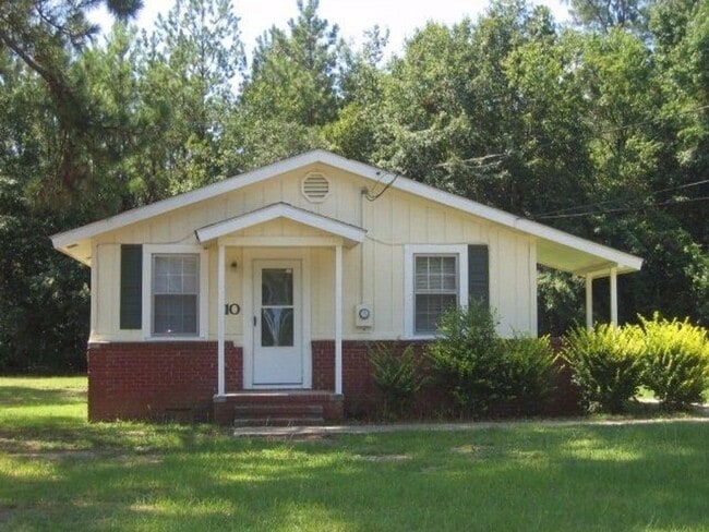 Building Photo - WELCOME TO THIS NEWLY RENOVATED 2 BEDROOM ... Unit 10 Country Squire Court Rental