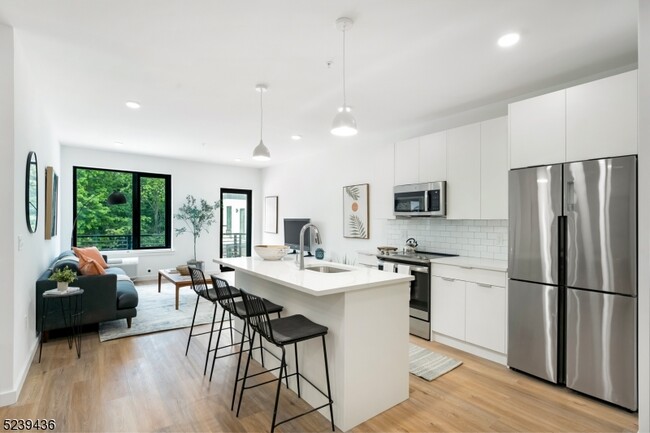 Building Photo - 803 South Ave Unit 221 Rental