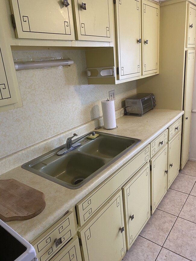 12205 Genoa Dr Unit 4