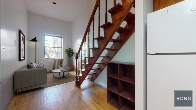 Building Photo - 29 St Marks Pl Unit 1B Rental