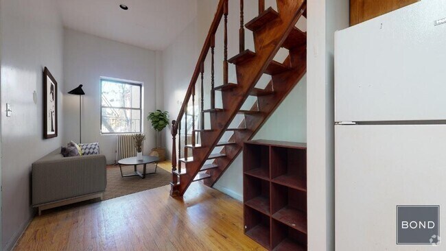 Building Photo - 29 St Marks Pl Unit 1B Rental