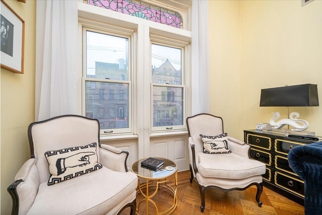 Photo - 829-831 Hudson St Unit 2