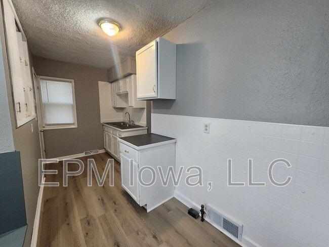 Photo - 151 French St