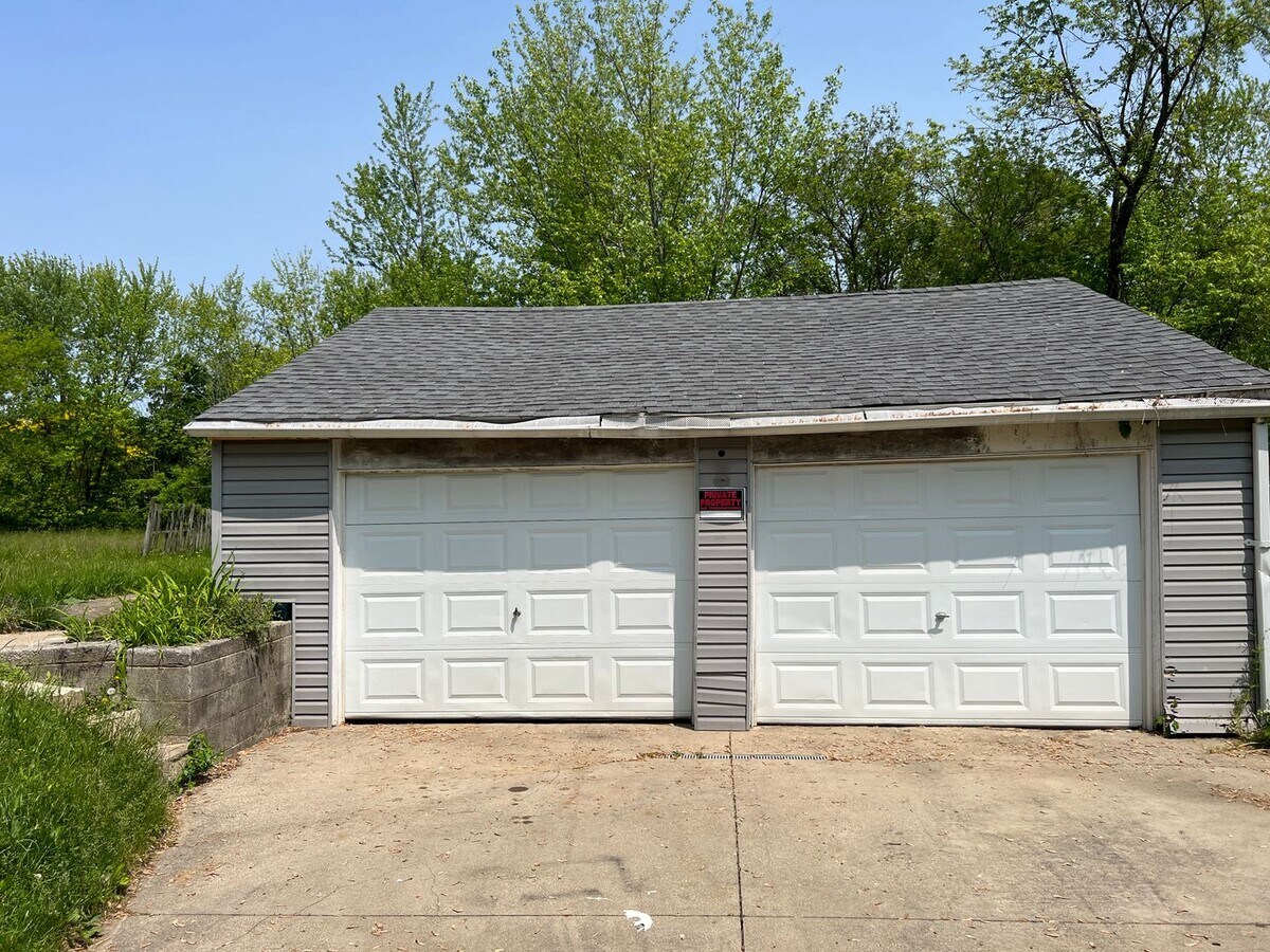 Cute 2 Bedroom Ranch with 2 car garage Rental House Rental in