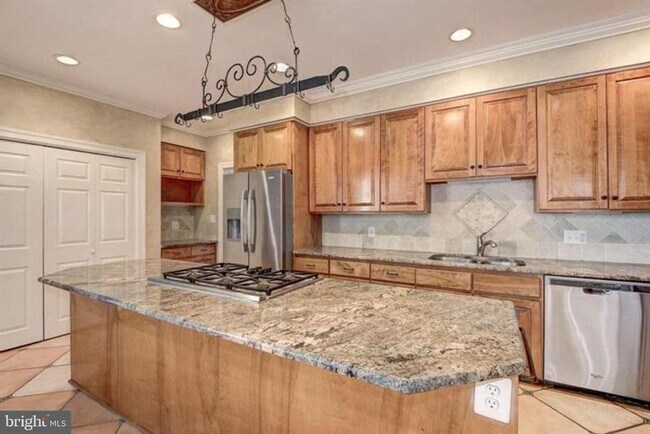 Photo - 2082 Hunters Crest Way