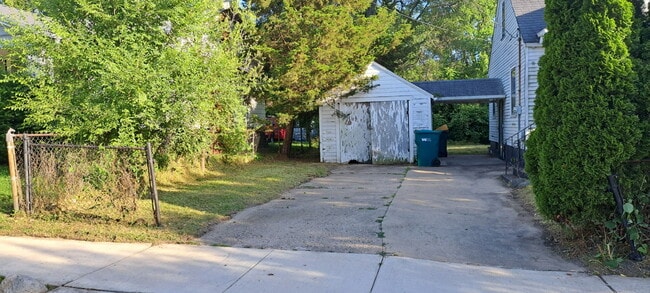 Photo - 759 E Lawrence St