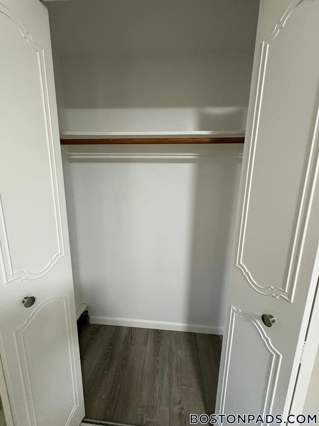 Building Photo - 368 E Merrimack St Unit 1 Rental