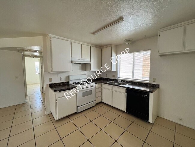 Photo - 15582 L St Unit 02