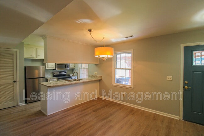 Photo - 679 Williamson Dr
