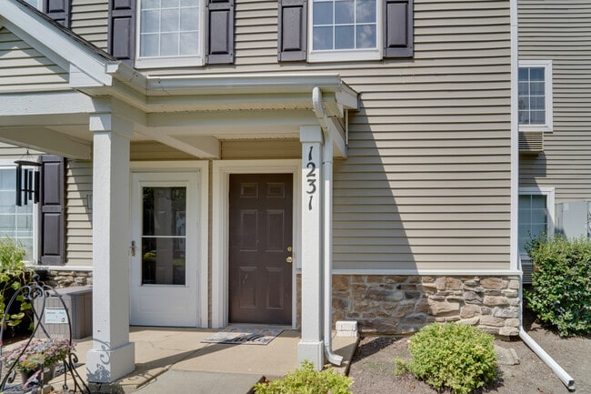 1231 Silverstone Dr  